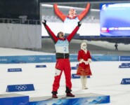 Lukas Greiderer gewinnt in seinem ersten olympischen Wettkampf die Bronzemedaille.