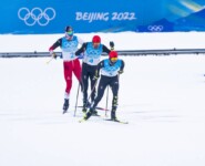 Lukas Greiderer, Johannes Rydzek und Julian Schmid (l-r) liefen lange an der Spitze des Feldes.