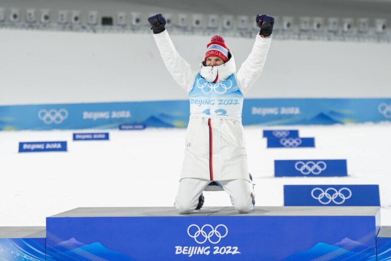 Joergen Graabak ist der erste Kombinierer, der zweimal Gold im Gundersen von der Großschanze über 10 Kilometer gewinnen konnte.