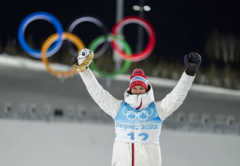 Joergen Graabak ist der erste Kombinierer, der zweimal Gold im Gundersen von der Großschanze über 10 Kilometer gewinnen konnte.