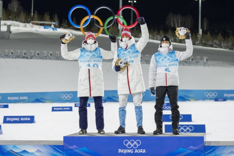 Das Podium: Jens Luraas Oftebro (NOR), Joergen Graabak (NOR), Akito Watabe (JPN), (l-r)