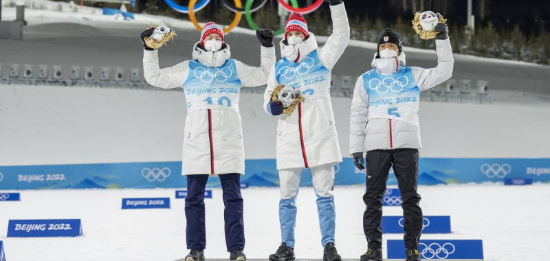 Das Podium: Jens Luraas Oftebro (NOR), Joergen Graabak (NOR), Akito Watabe (JPN), (l-r)