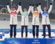 Olympiasieger im Team: Espen Bjoernstad (NOR), Espen Andersen (NOR), Jens Luraas Oftebro (NOR), Joergen Graabak (NOR), (l-r)