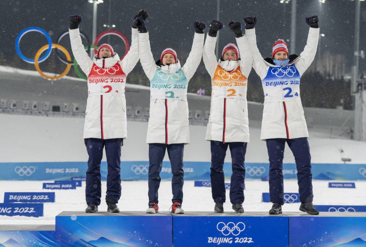 Olympiasieger im Team: Espen Bjoernstad (NOR), Espen Andersen (NOR), Jens Luraas Oftebro (NOR), Joergen Graabak (NOR), (l-r)