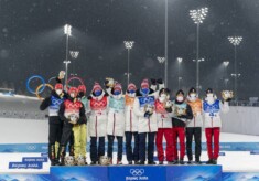 Glückliche Gesichter auf dem Podium