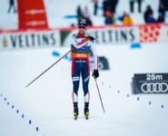 Der Fluch ist besiegt: Jarl Magnus Riiber kommt in Lahti als Erster ins Ziel.
