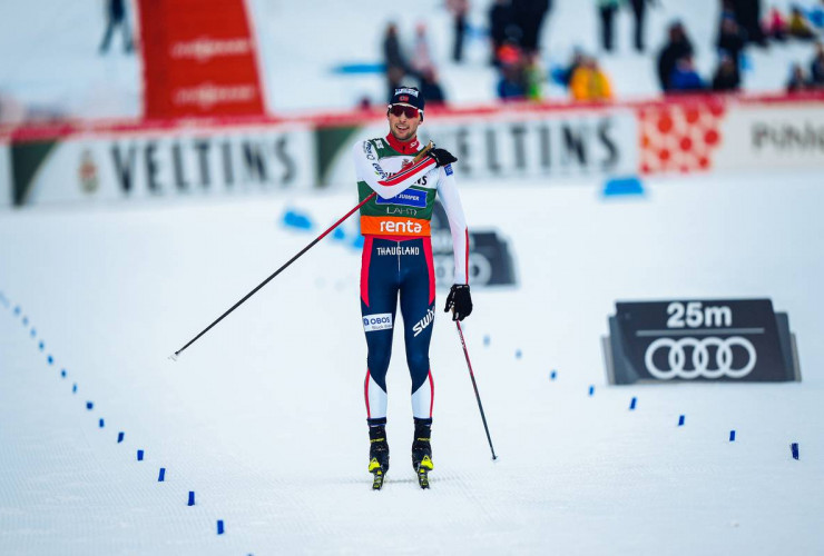Der Fluch ist besiegt: Jarl Magnus Riiber kommt in Lahti als Erster ins Ziel.