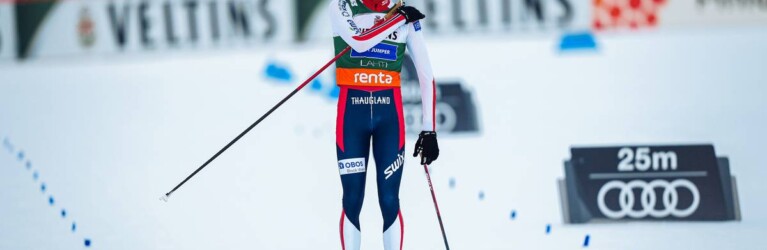 Der Fluch ist besiegt: Jarl Magnus Riiber kommt in Lahti als Erster ins Ziel.