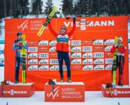 Das Podium: Vinzenz Geiger (GER), Jarl Magnus Riiber (NOR), Johannes Lamparter (AUT), (l-r).