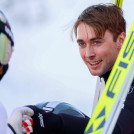 Zwei Größen unter sich: Johannes Lamparter gratuliert Jarl Riiber zum Sprung.