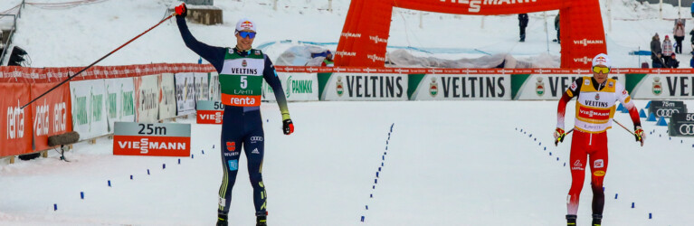 Vinzenz Geiger schlägt Johannes Lamparter im Zielsprint.