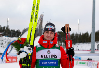 Endlich geschafft: Jarl Magnus Riiber gewinnt in Lahti.