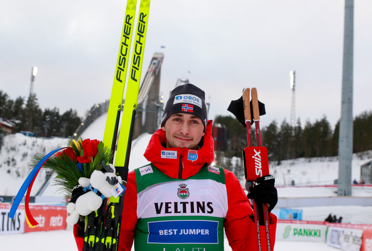 Endlich geschafft: Jarl Magnus Riiber gewinnt in Lahti.