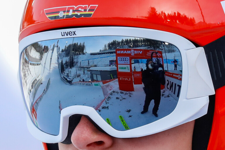 Spieglein, Spieglein... Julian Schmid mit der perfekten Brille.