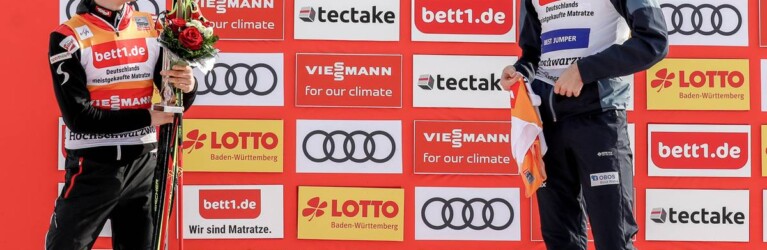 Jarl Riiber (r) übernimmt das gelbe Trikot wieder von Johannes Lamparter. Der nimmt es mit Humor.