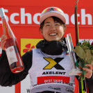 Anju Nakamura freut sich über ihren ersten Weltcupsieg.