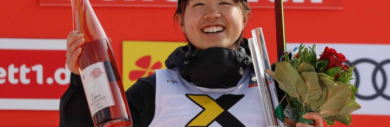 Anju Nakamura freut sich über ihren ersten Weltcupsieg.