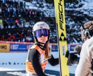 Gyda Westvold Hansen liegt nach dem Springen in Führung.