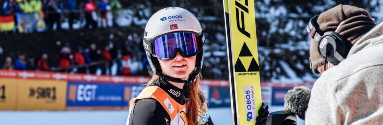 Gyda Westvold Hansen liegt nach dem Springen in Führung.