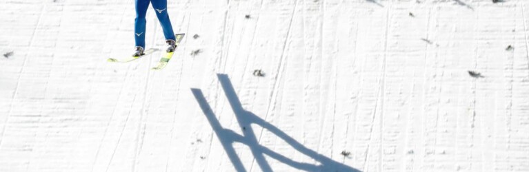 Schanzenrekord: Ryota Yamamoto landet bei 111 Metern.