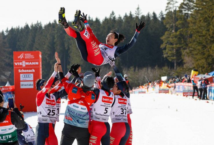 Team Japan verabschiedet Hideaki Nagai (oben).