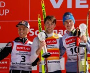 Das Tagespodium: Johannes Lamparter (AUT), Jarl Magnus Riiber (NOR), Vinzenz Geiger (GER), (l-r)