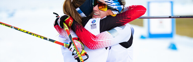 Lisa Hirner (AUT) und Annalena Slamik (AUT) freuen sich über Platz zwei und drei.