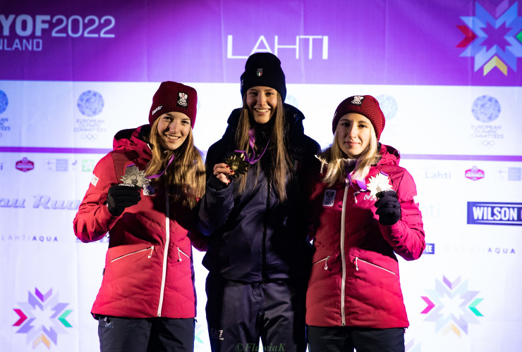 Die Medaillengewinnerinnen im Einzel: Lisa Hirner (AUT), Annika Sieff (ITA), Annalena Slamik (AUT) (l-r)