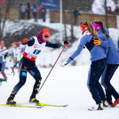 Nathalie Armbruster und Jenny Nowak nehmen Tristan Sommerfeldt in Empfang.