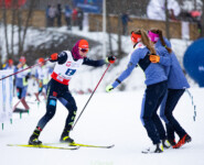 Nathalie Armbruster und Jenny Nowak nehmen Tristan Sommerfeldt in Empfang.