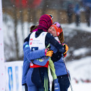 Nathalie Armbruster und Jenny Nowak nehmen Tristan Sommerfeldt in Empfang.