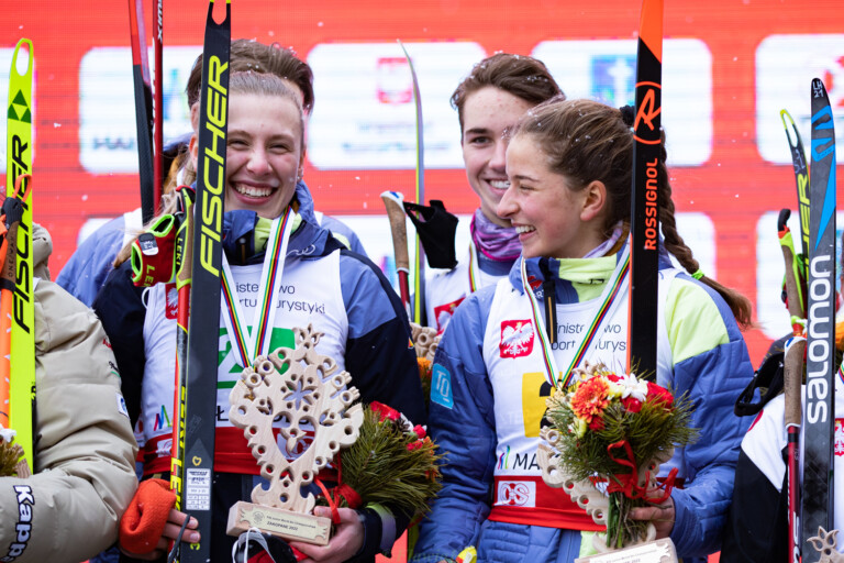 Das siegreiche deutsche Mixed Team: Jenny Nowak und Nathalie Armbruster (vorne, l-r), hinten Simon Mach (verdeckt) und Tristan Sommerfeldt
