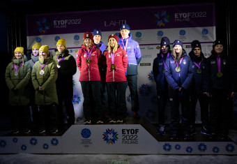 Die Sieger des Mixed Team Wettbewerbs: Cindy Haasch (GER), Tristan Sommerfeldt (GER), Magdalena Burger (GER), Benedikt Graebert (GER), Lisa Hirner (AUT), Severin Reiter (AUT), Annalena Slamik (AUT), Samuel Lev (AUT), Stefabo Radovan (ITA), Annika Sieff (ITA), Iacopo Bortolas (ITA), Greta Pinzani (ITA)