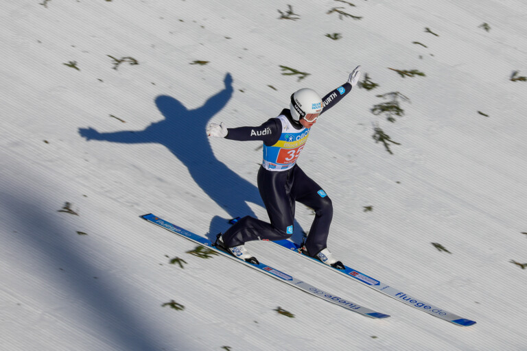 Manuel Faißt sprang stark und war bester Deutscher auf der Schanze.