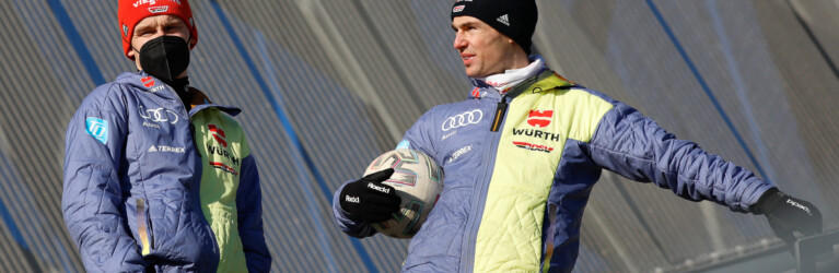 Julian Schmid und Vinzenz Geiger schauen den Kollegen zu.