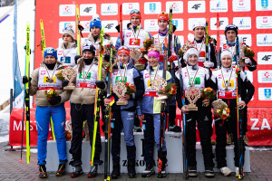 Die Medaillengewinner des Mixed Team-Wettbewerbs: Italien, Deutschland, Österreich (l-r).