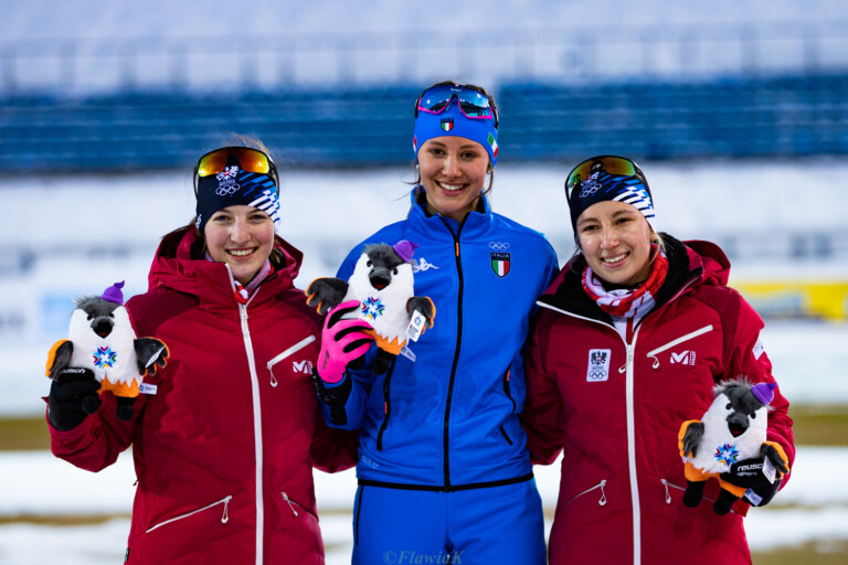 Die Medaillengewinnerinnen im Einzel: Lisa Hirner (AUT), Annika Sieff (ITA), Annalena Slamik (AUT) (l-r)