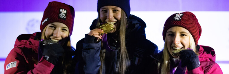 Die Medaillengewinnerinnen im Einzel: Lisa Hirner (AUT), Annika Sieff (ITA), Annalena Slamik (AUT) (l-r)