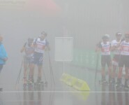 Die Wolken hingen tief auf dem Fichtelberg: Samuel Costa (ITA) und Julian Schmid (GER) (l-r) am Start.