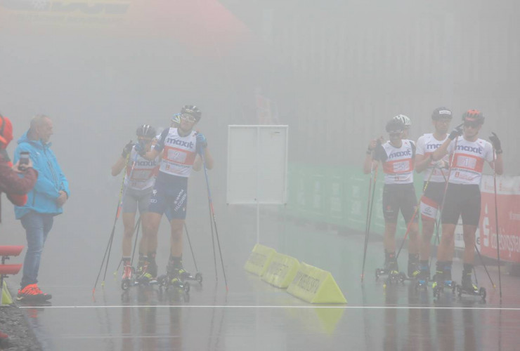 Die Wolken hingen tief auf dem Fichtelberg: Samuel Costa (ITA) und Julian Schmid (GER) (l-r) am Start.