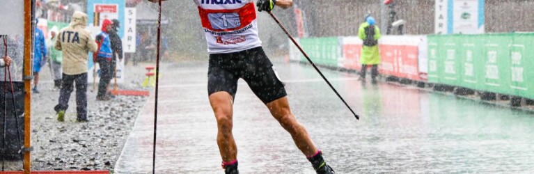 Ströhmender Regen auf der Schlussrunde: Johannes Rydzek (GER).
