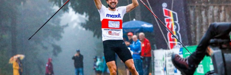 Johannes Rydzek (GER) bringt den Sieg für Deutschland I nach Hause.