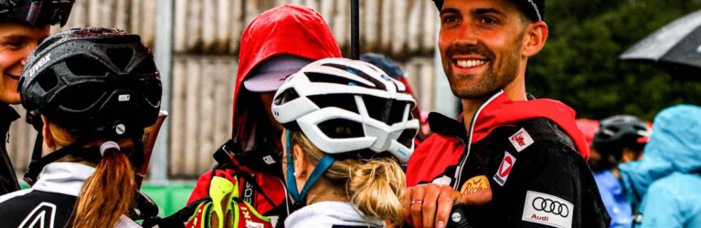 Philipp Orter (AUT) spendet nach getaner Arbeit etwas Trockenheit für sein Team.