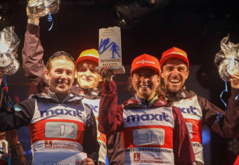 Die strahlenden Sieger: Jenny Nowak (GER), Julian Schmid (GER), Nathalie Armbruster (GER), Johannes Rydzek (GER), (l-r).