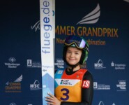 Minja Korhonen (FIN) gewinnt das Springen.
