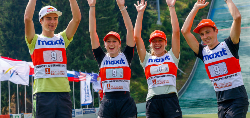 Das deutsche Mixed Team beim Sommer Grand Prix 2019 in Oberwiesenthal: Vinzenz Geiger, Maria Gerboth, Jenny Nowak, Eric Frenzel (l-r).