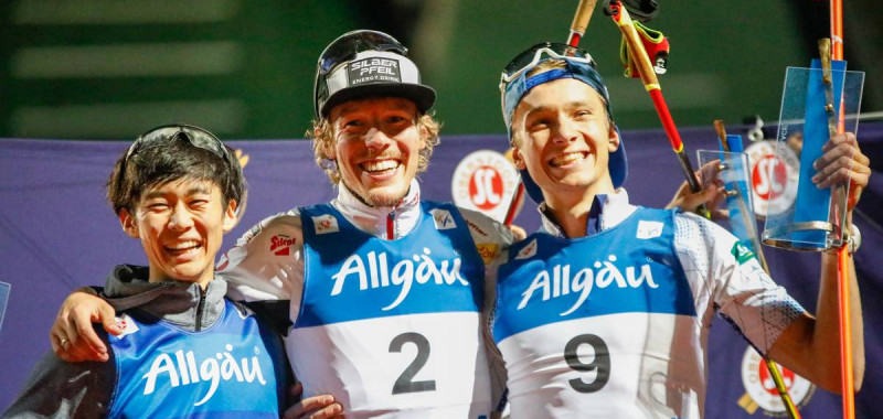 Strahlende Gesichter auf dem Podium: Ryota Yamamoto (JPN), Franz-Josef Rehrl (AUT), Eero Hirvonen (FIN), (l-r).