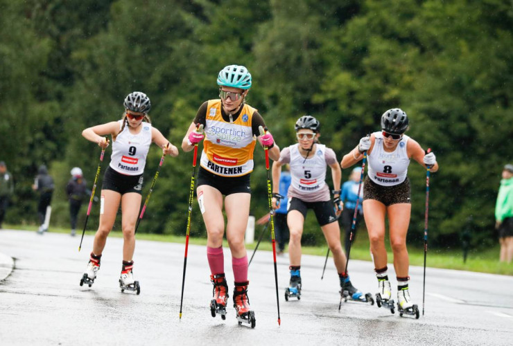 Die Verfolgerinnen: Minja Korhonen (FIN), Ema Volavsek (SLO), Lena Brocard (FRA), Daniela Dejori (ITA), (l-r)