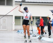 Jenny Nowak (GER) freut sich über einen Podestplatz.