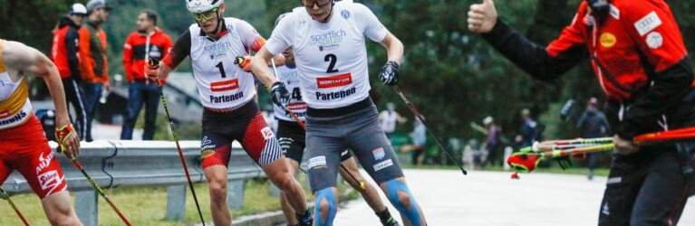 Österreichs Cheftrainer Christoph Eugen zeigt es an: Noch eine Runde für Martin Fritz (AUT), Jens Luraas Oftebro (NOR), (l-r) .